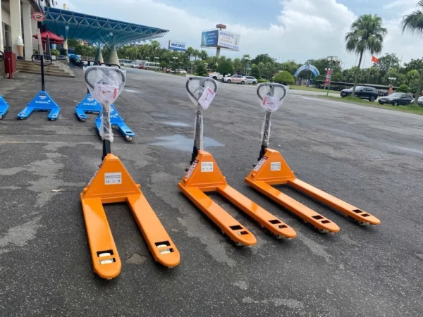 Xe nâng tay 2 tấn càng 685 - Ảnh 2